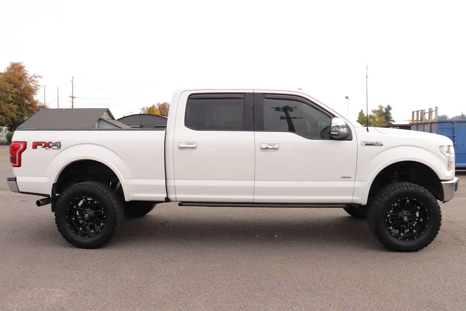 Used 2016 Ford F150 Lariat w/ Equipment Group 502A Luxury AWD/4WD image 4
