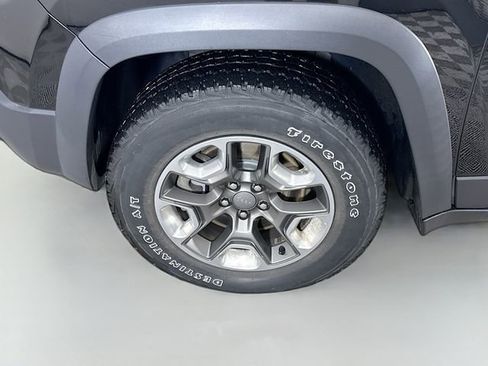 Used 2019 Jeep Cherokee Trailhawk image 28