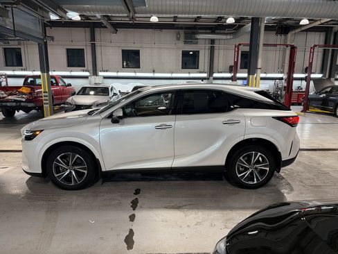 Used 2024 Lexus RX 350 Premium image 2