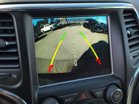 Used 2018 Jeep Grand Cherokee Altitude image 15