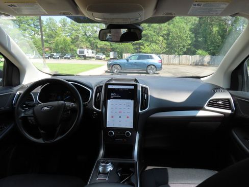Used 2021 Ford Edge SE FWD image 24