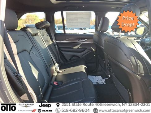 New 2025 Jeep Grand Cherokee Limited w/ Black Appearance Package image 13