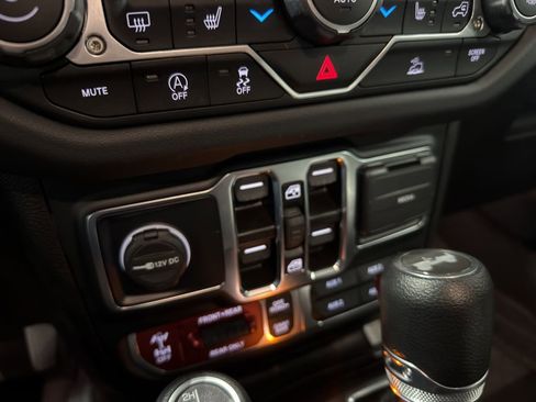 Used 2024 Jeep Wrangler Rubicon w/ Convenience Group image 34