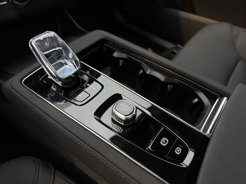 Certified 2026 Volvo XC90 B6 Plus AWD/4WD image 18