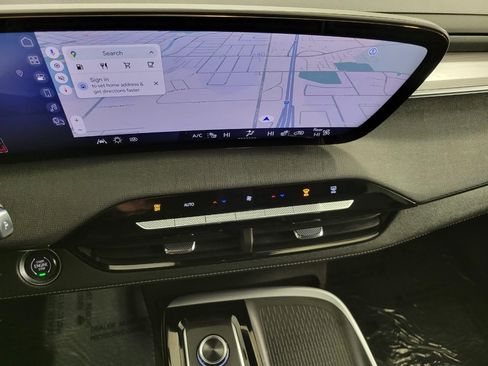 Certified 2025 Buick Enclave Preferred image 8