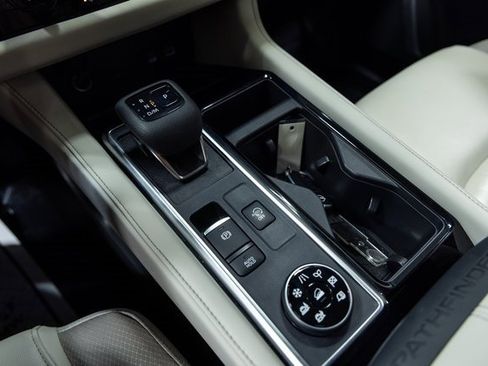 Used 2024 Nissan Pathfinder SL image 19