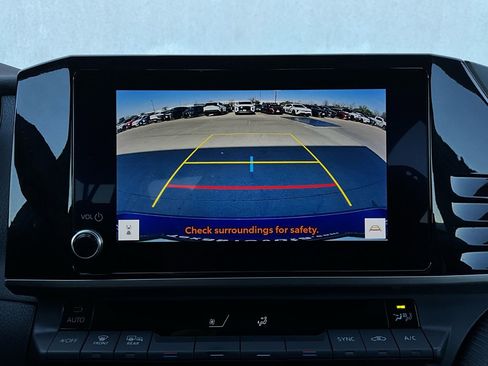 Used 2025 Toyota Camry SE image 31