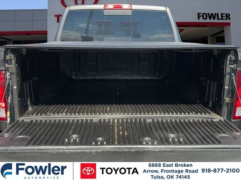 Used 2019 RAM 1500 Classic SLT AWD/4WD image 17