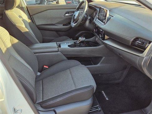 Used 2022 Nissan Rogue SV image 15
