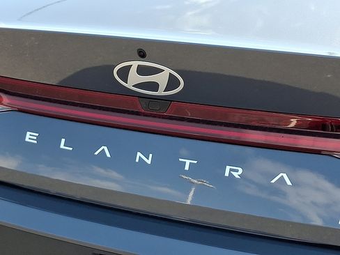 New 2026 Hyundai Elantra Limited FWD image 12