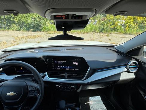 Used 2025 Chevrolet Trax LT FWD image 25