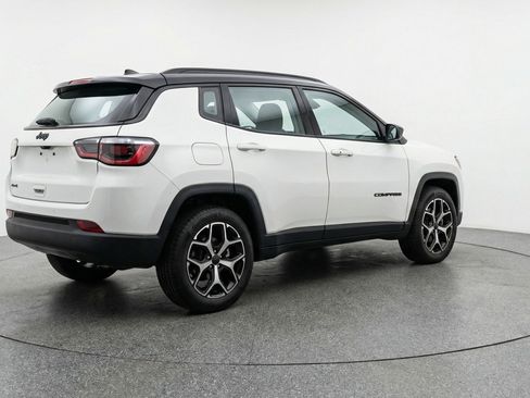 Used 2025 Jeep Compass Limited AWD/4WD image 9