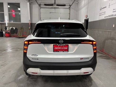 New 2025 Nissan Kicks SR image 10