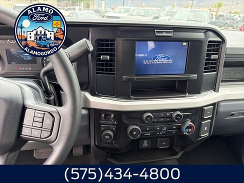 New 2026 Ford F350 4x4 Crew Cab DRW Super Duty image 17