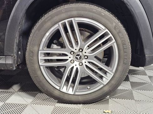 Used 2025 Mercedes-Benz GLS 450 4MATIC image 9