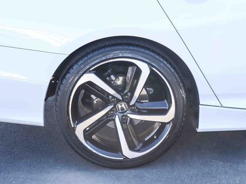 Used 2018 Honda Accord Sport image 9