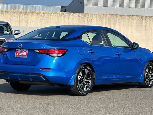 Used 2022 Nissan Sentra SV image 2