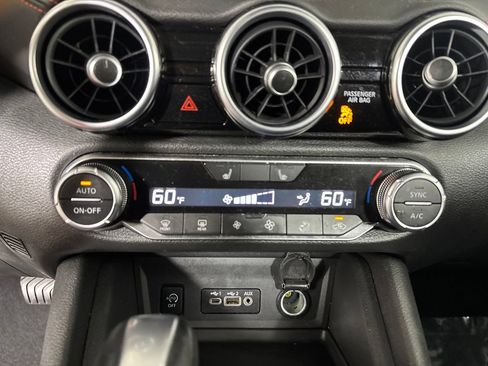 Used 2025 Nissan Sentra SR FWD image 18