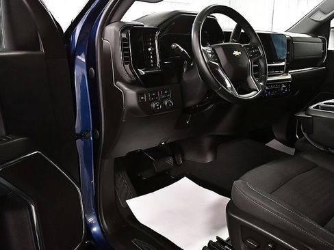 Used 2023 Chevrolet Silverado 1500 LT AWD/4WD image 16