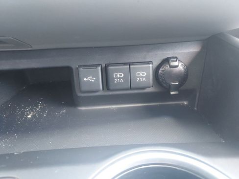 Used 2020 Toyota Highlander XLE AWD/4WD image 18