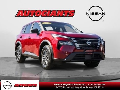 Used 2025 Nissan Rogue S image 1