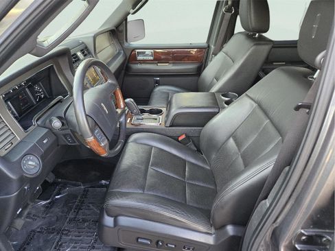 Used 2012 Lincoln Navigator 4WD image 40