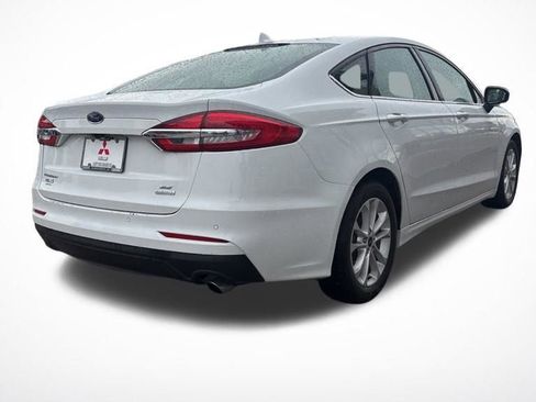 Used 2019 Ford Fusion SE FWD image 5