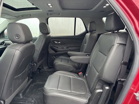 Used 2020 Chevrolet Traverse LT w/ LT Premium Package image 7