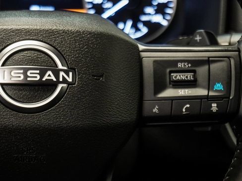 Used 2025 Nissan Rogue SV AWD/4WD image 14