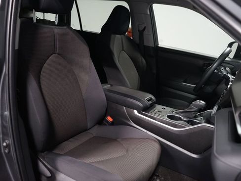 Certified 2023 Toyota Highlander L image 27