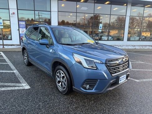 Used 2023 Subaru Forester Premium image 11