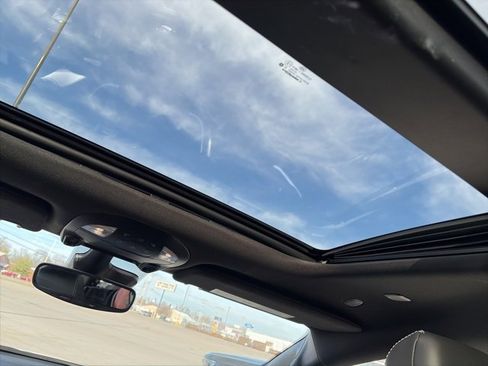 Used 2023 Chrysler Pacifica Limited w/ S Appearance Package image 15