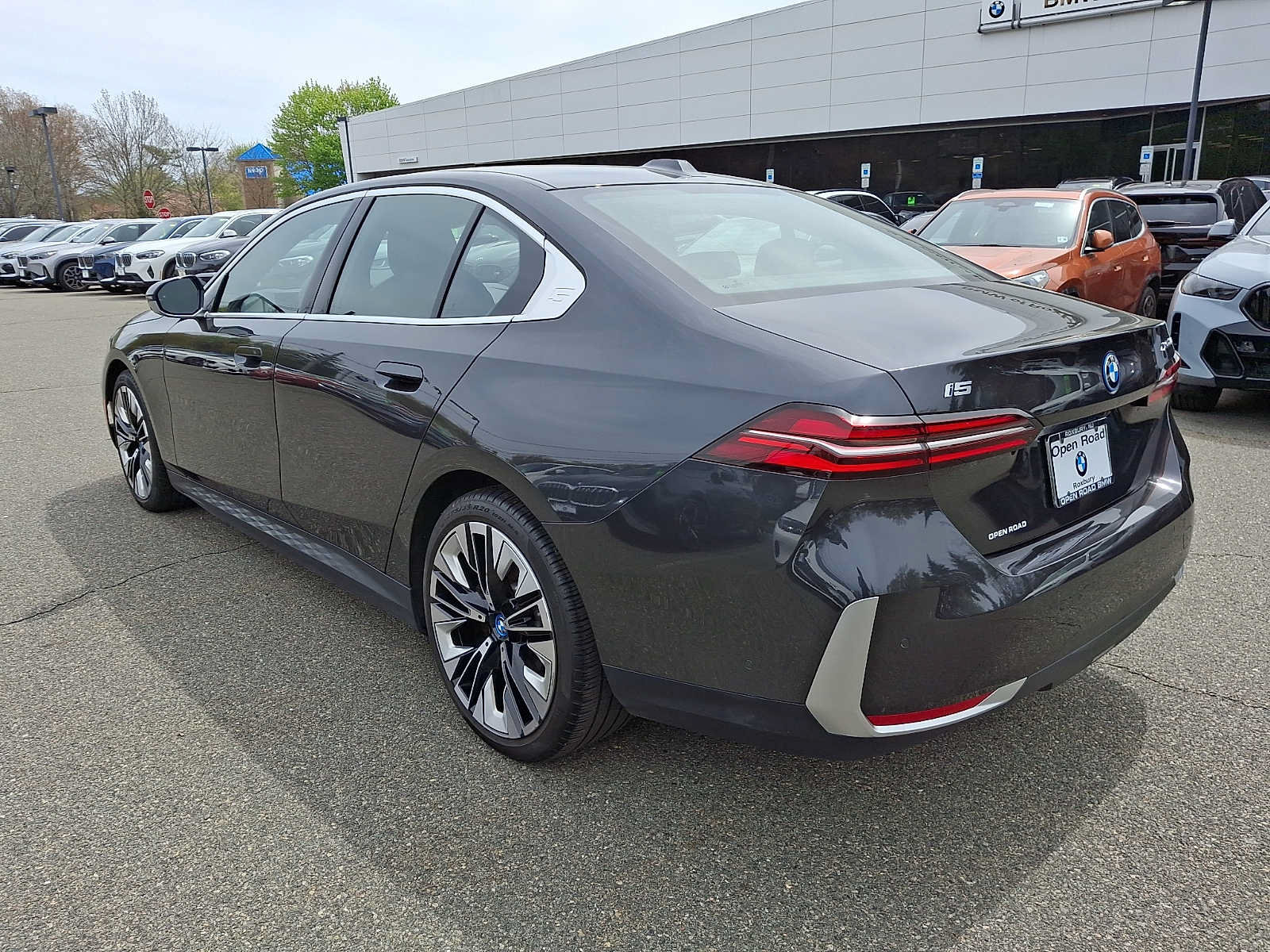 Used 2025 BMW i5 xDrive40 w/ Premium Package AWD/4WD image 5