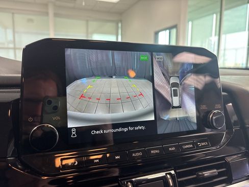 Used 2024 Nissan Pathfinder SL image 23