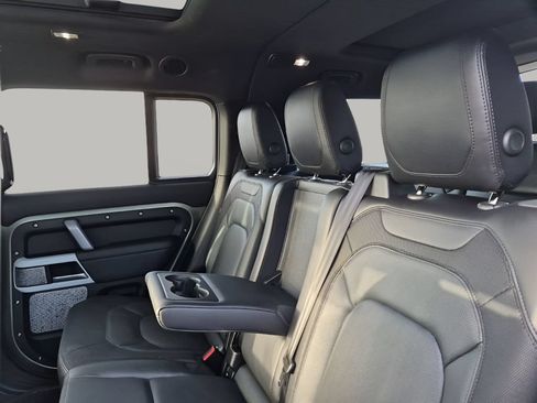 Used 2024 Land Rover Defender 130 X-Dynamic SE AWD/4WD image 21
