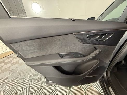 Used 2025 Audi SQ7 Prestige AWD/4WD image 30