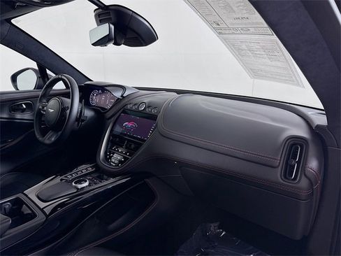 Used 2021 Aston Martin DBX image 30