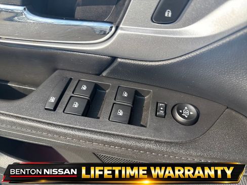 Used 2017 GMC Terrain SLE w/ Technology Package image 12