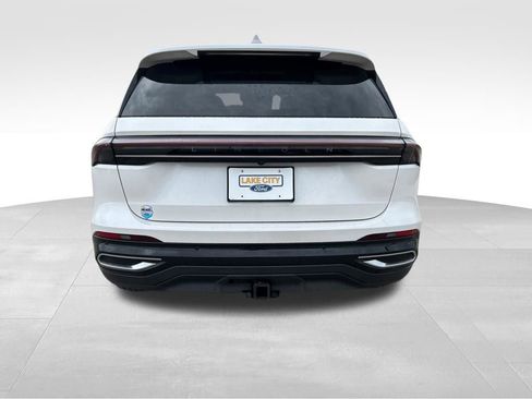 Used 2024 Lincoln Nautilus Premier w/ Equipment Group 102A image 4