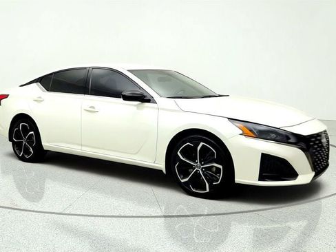 Used 2024 Nissan Altima 2.5 SR AWD/4WD image 3