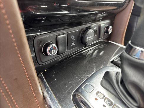 Used 2019 Nissan Armada Platinum w/ Captain's Chairs Package RWD image 11