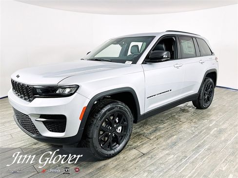 New 2025 Jeep Grand Cherokee Laredo image 2