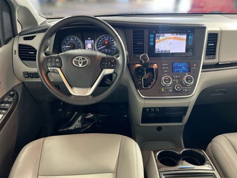 Used 2017 Toyota Sienna XLE w/ XLE Navigation Package FWD image 23