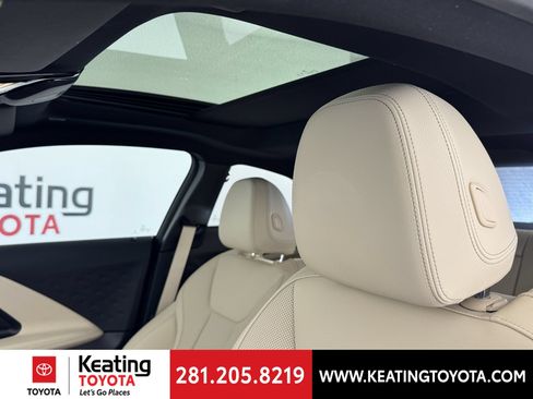 Used 2024 BMW 230i Coupe w/ Convenience Package RWD image 17