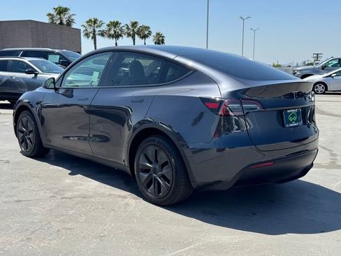 Used 2025 Tesla Model Y Long Range RWD image 2