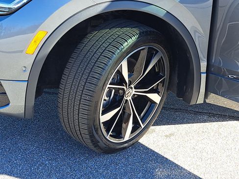 Certified 2024 Volkswagen Tiguan SEL R-Line image 31