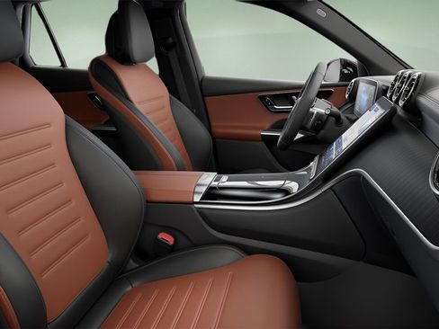 Used 2025 Mercedes-Benz GLC 300 image 34