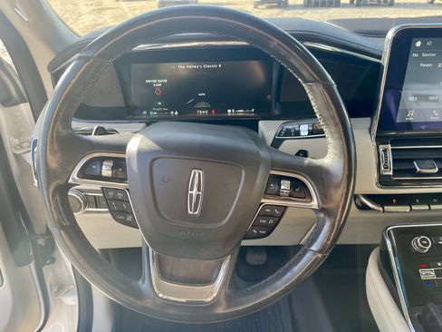 Used 2019 Lincoln Navigator Select w/ Technology Package RWD image 14