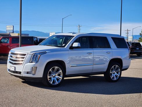 Used 2020 Cadillac Escalade Premium Luxury image 5