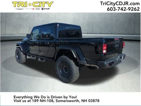 New 2025 Jeep Gladiator Sport image 3